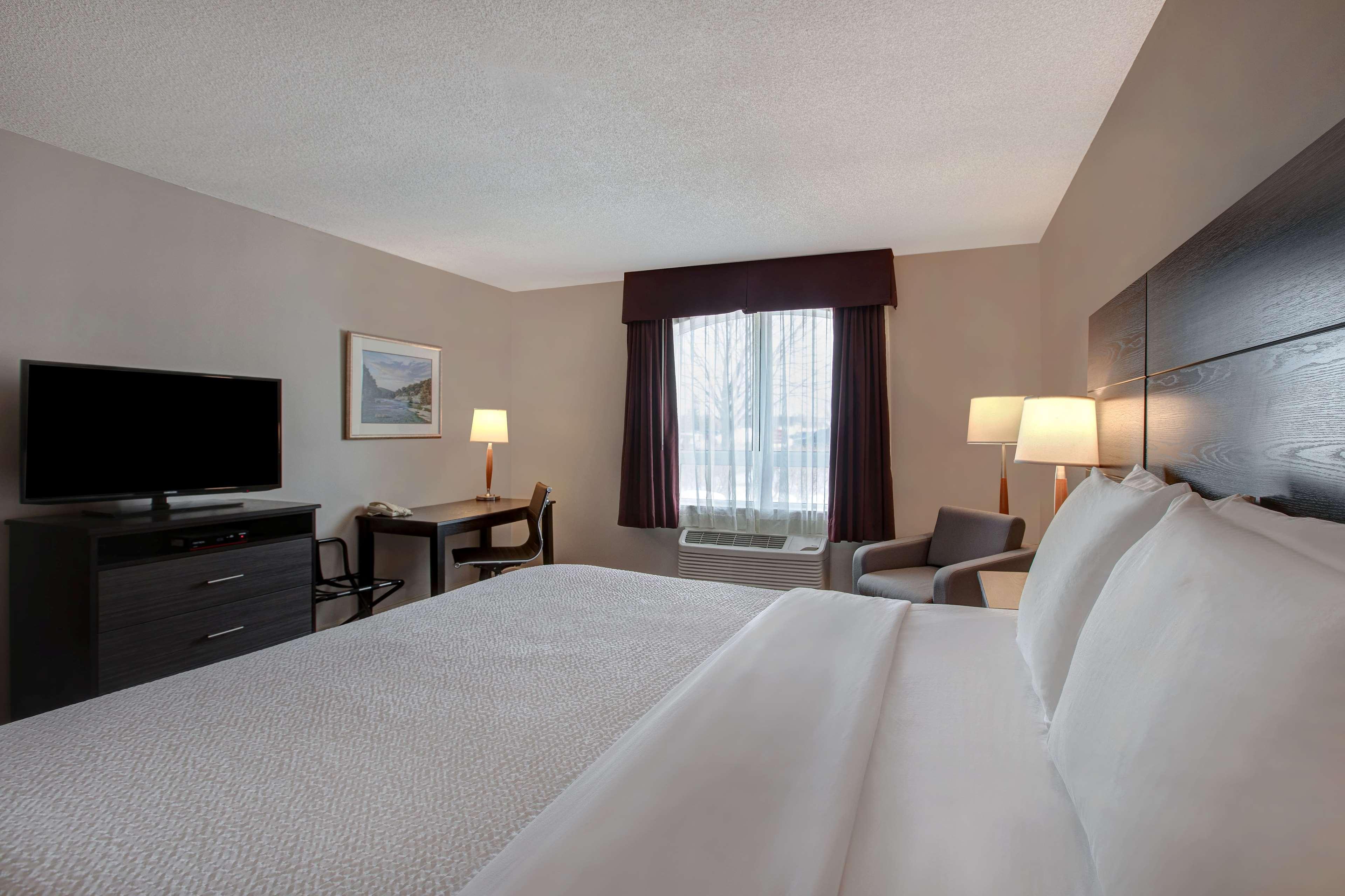 Days Inn & Suites By Wyndham קולינגווד מראה חיצוני תמונה