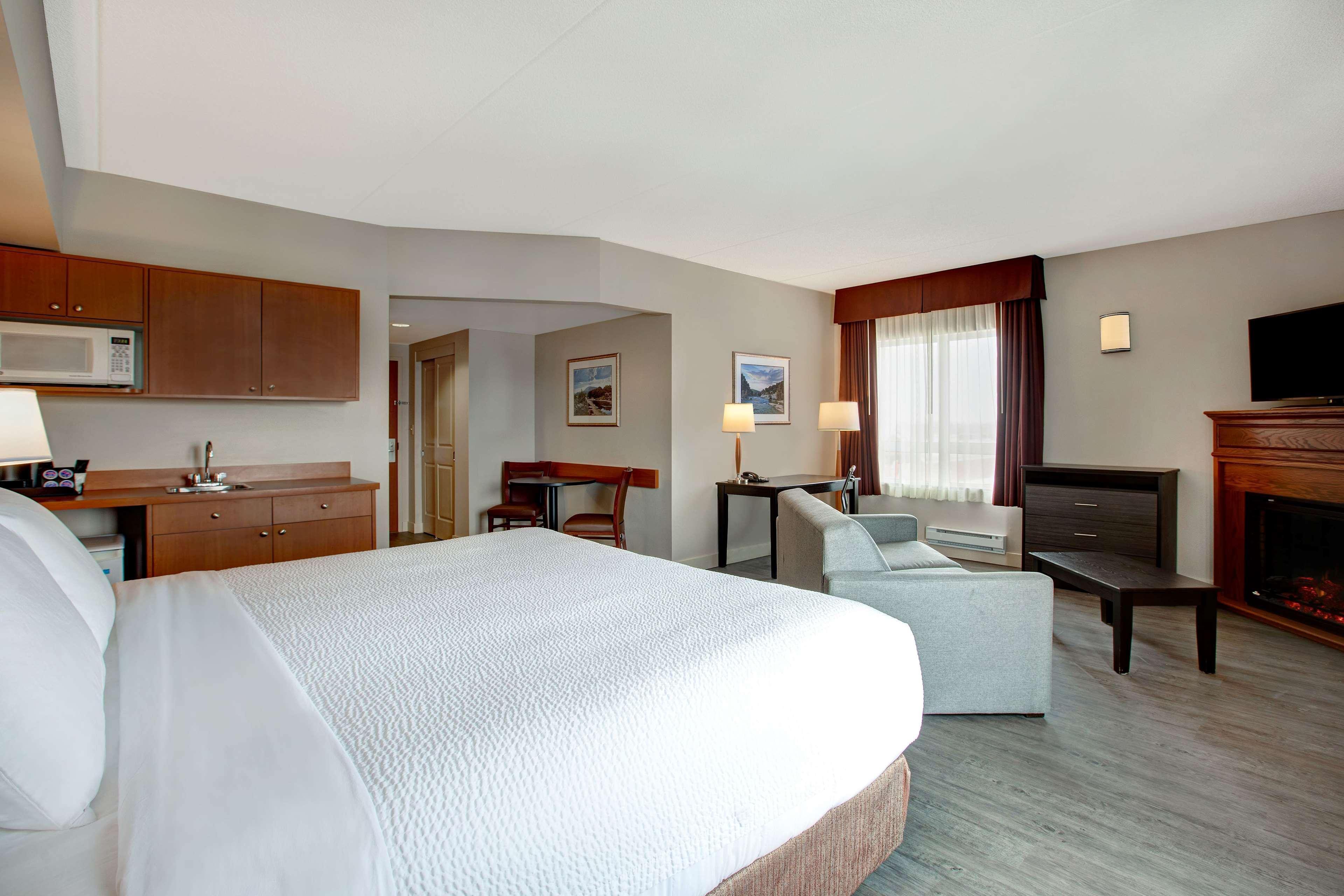 Days Inn & Suites By Wyndham קולינגווד מראה חיצוני תמונה