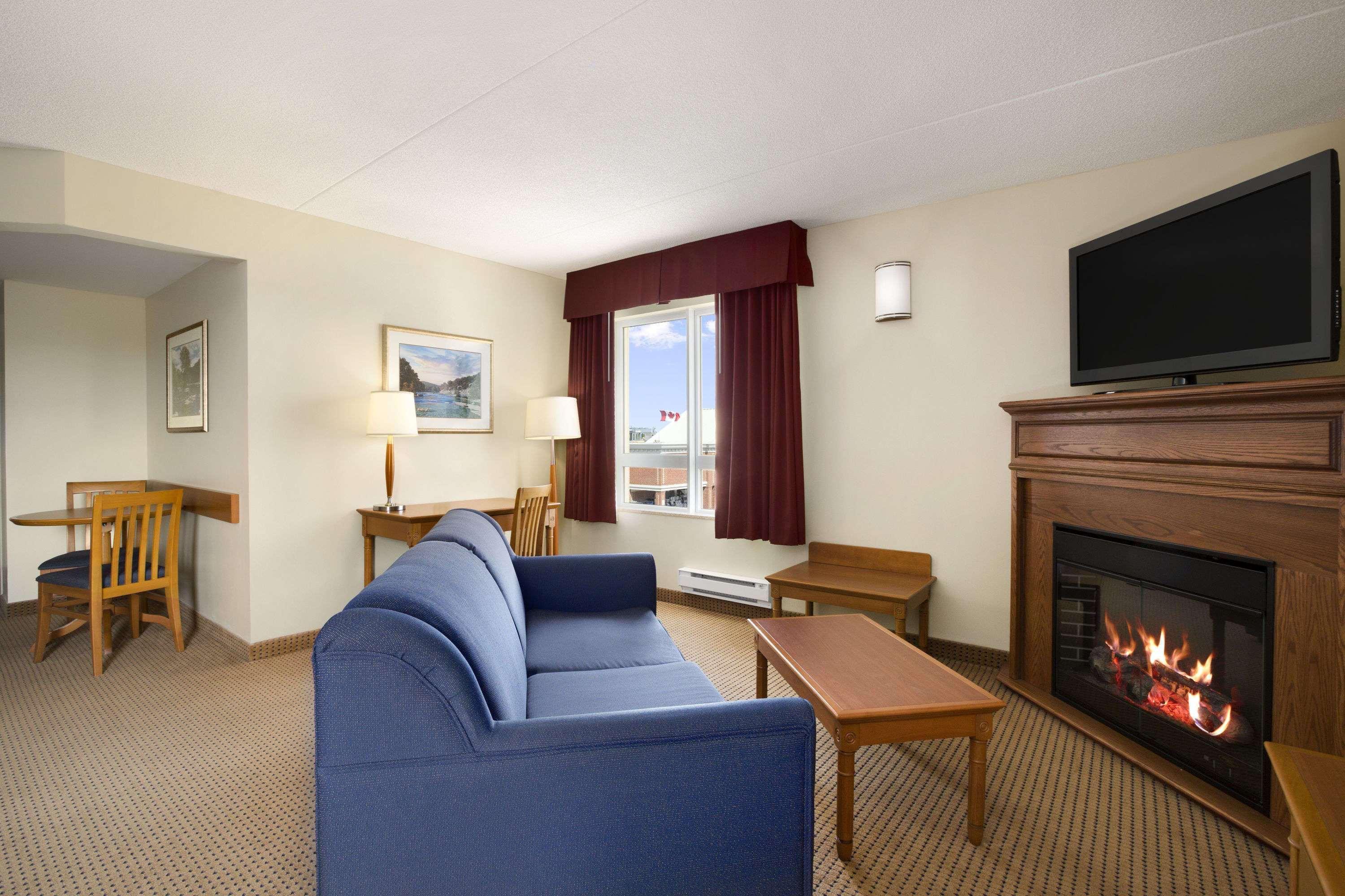 Days Inn & Suites By Wyndham קולינגווד מראה חיצוני תמונה