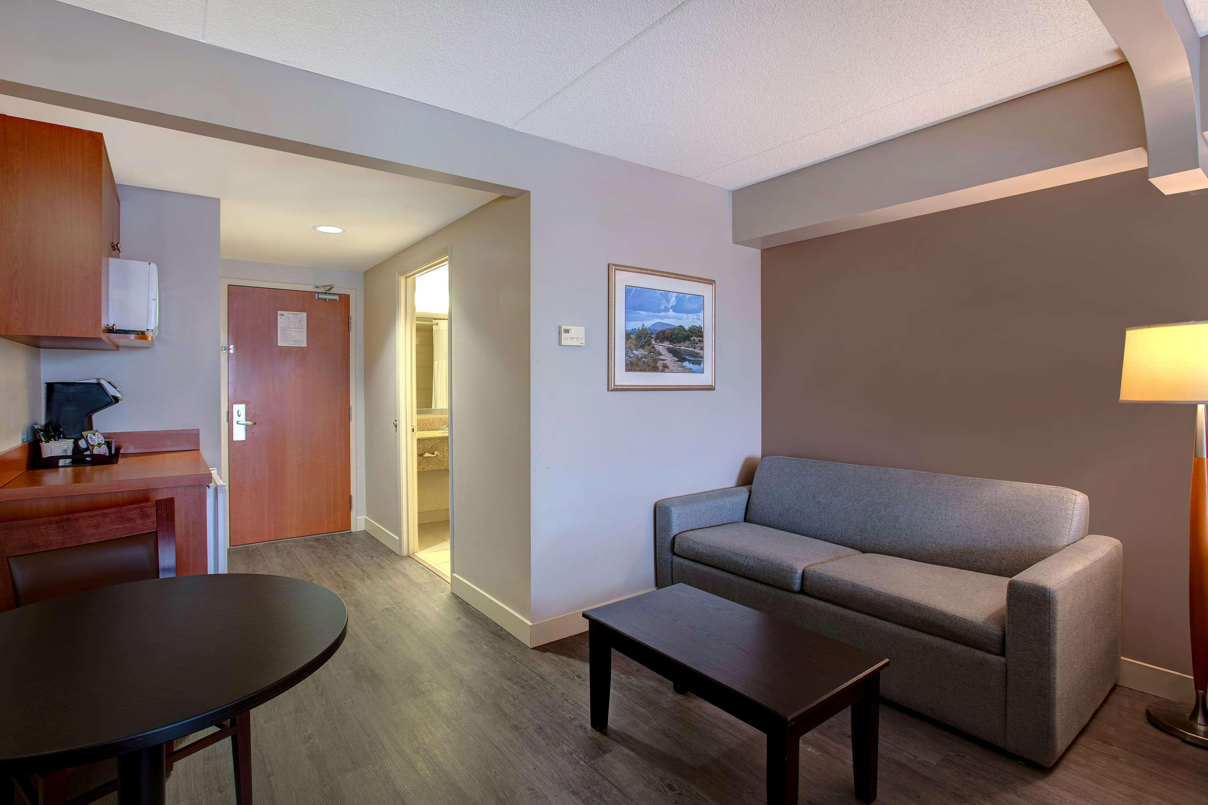 Days Inn & Suites By Wyndham קולינגווד מראה חיצוני תמונה