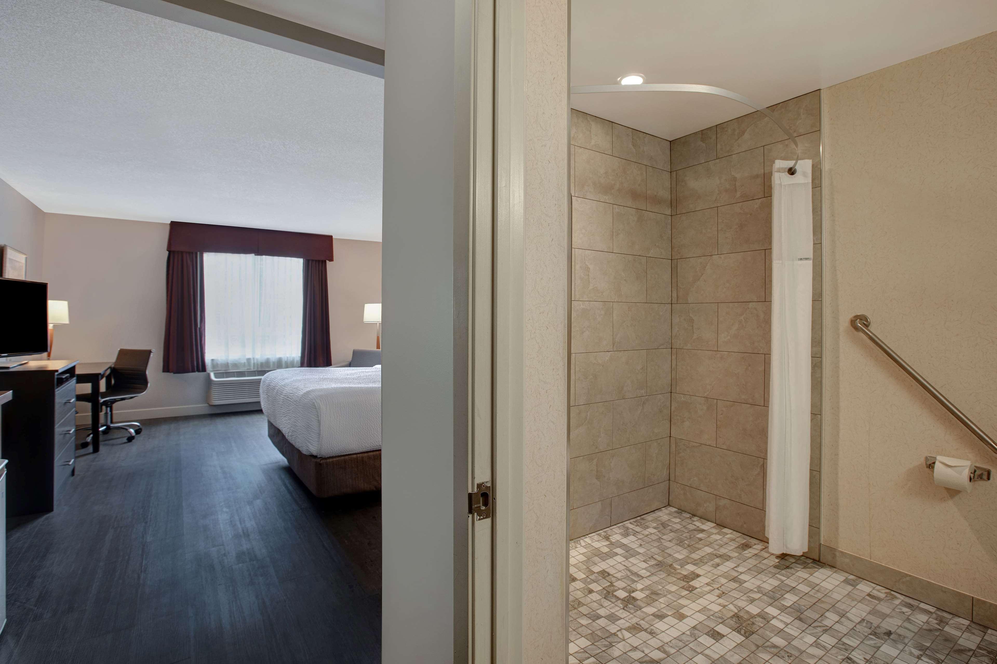 Days Inn & Suites By Wyndham קולינגווד מראה חיצוני תמונה