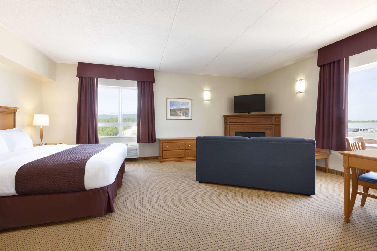 Days Inn & Suites By Wyndham קולינגווד מראה חיצוני תמונה