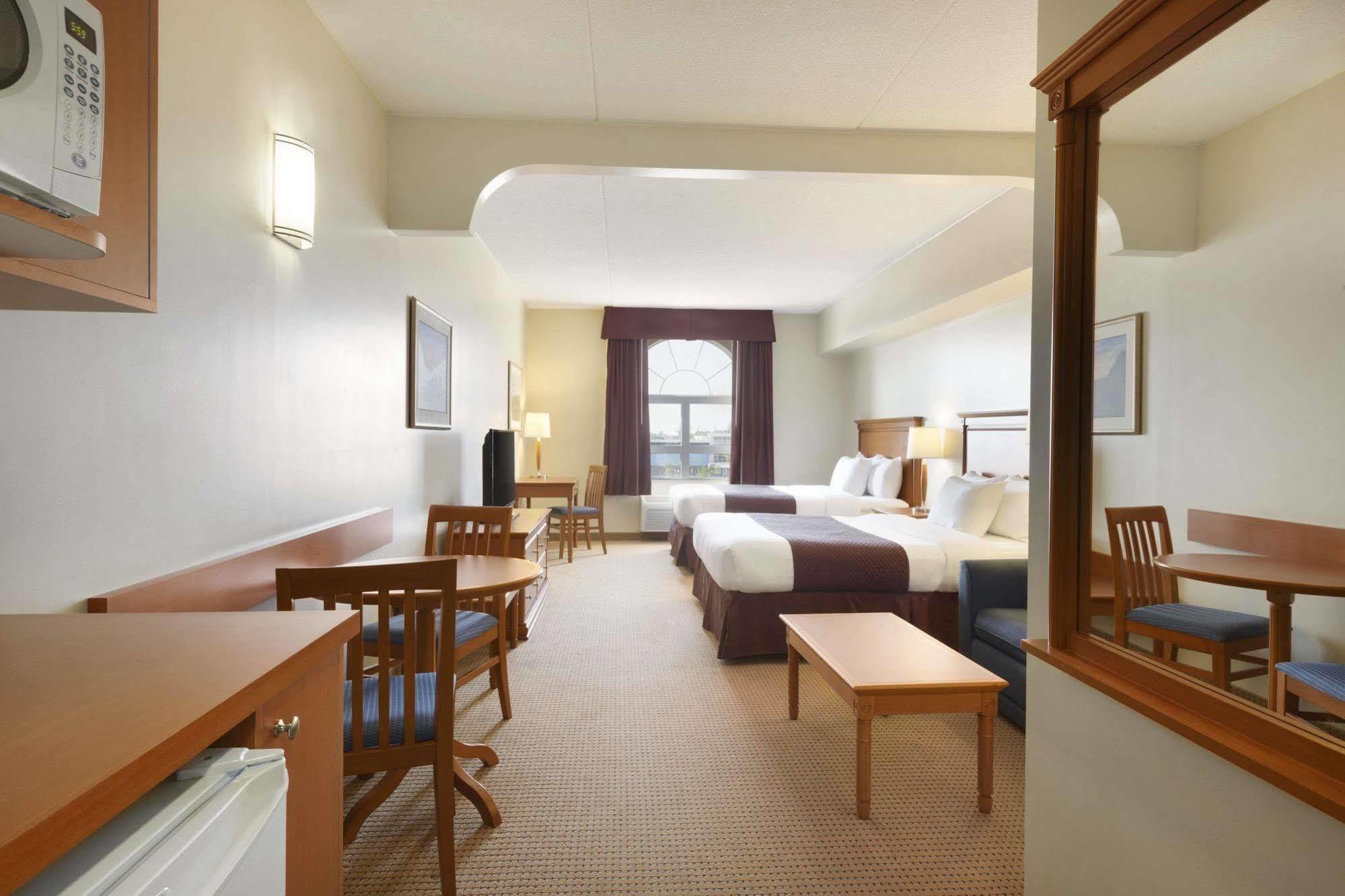 Days Inn & Suites By Wyndham קולינגווד מראה חיצוני תמונה
